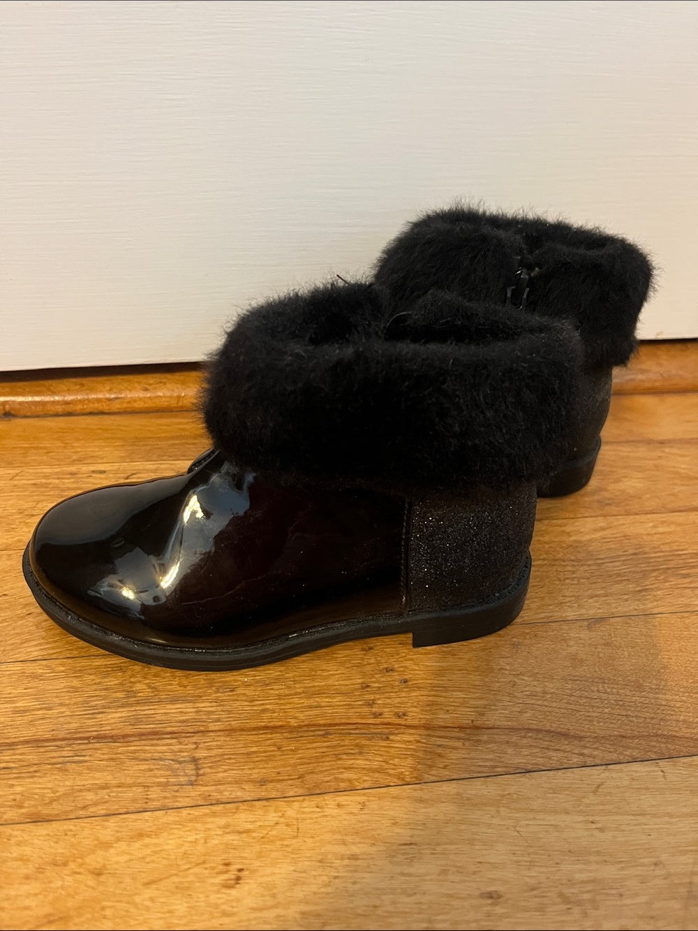 Gymboree 9 Toddler Black Glossy Ankle Boots with Faux Fur Cuff